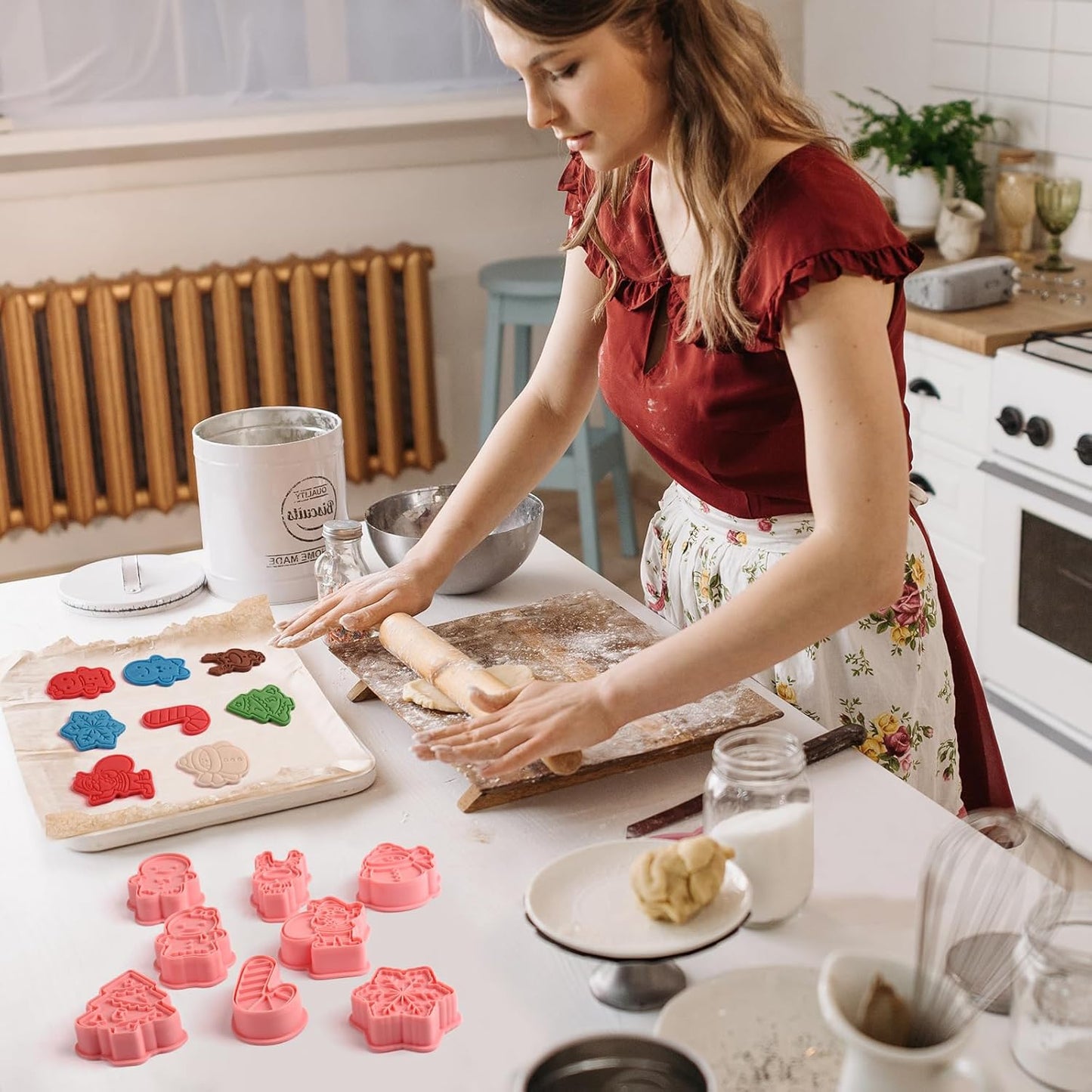 (Set of 8) Christmas Cookie Cutters with Plunger Stamps Set, Gingerbread Boy/Girl Snowman Santa Claus Snowflake Christmas Tree Reindeer Cookie Cutters