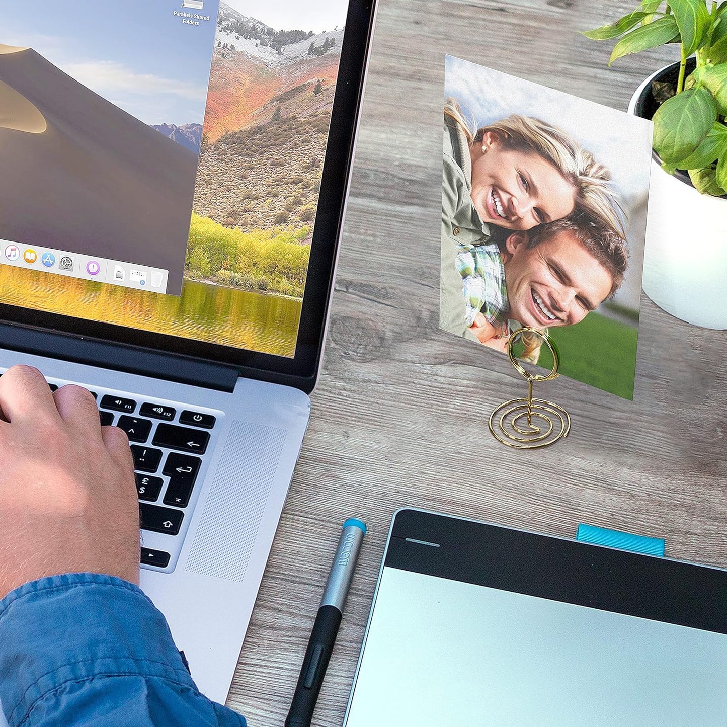 10 Pack Gold Table Number Holders for Signs - Photo Holders for Tables - Picture Holder for Tables - Mini Photo Stands - Placecard for Weddings Centerpieces - Wire Card Name Place Setting Card Stand