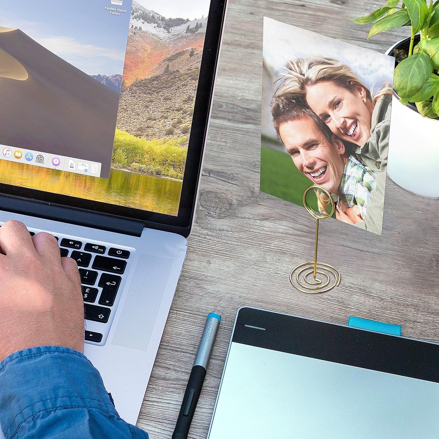 10 Pack Gold Table Number Holders - Place Card Holders for Signs - Photo Holders for Centerpieces Weddings - Photo Stand Clip - Picture Holder for Tables - Wire Food Signs Restaurant Setting Cards